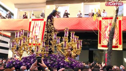 El Señor de Los Panaderos preside el Víacrucis