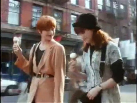 Mulher Solteira Procura Trailer Original