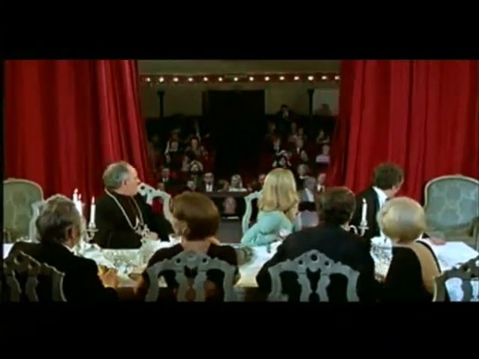 O Discreto Charme da Burguesia Trailer Original