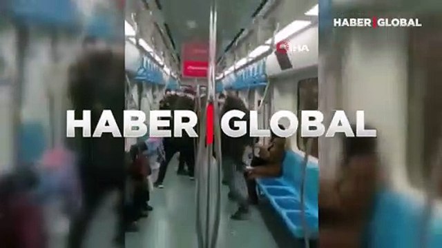 Marmaray'da bir yolcu, 'Terbiyesizlik yapmayın' diyerek tekme tokatla gençlere saldırdı