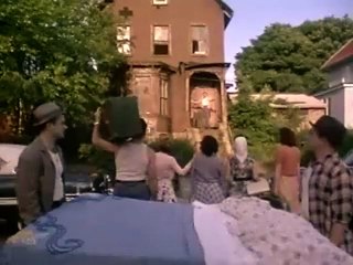 Two Family House Tráiler VO