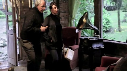 Réquiem para Laura Martin Trailer Dublado