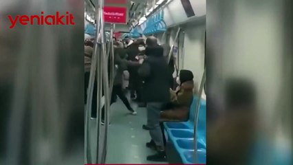 Marmaray'daki duyarlı vatandaş ahlaksızca yakınlaşan gençleri uyarınca saldırıya uğradı!