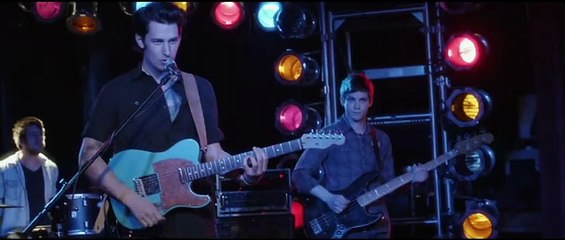 Un invierno en la playa Tráiler