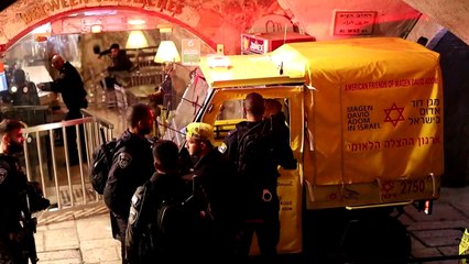 Polícia israelense mata homem que esfaqueou policiais