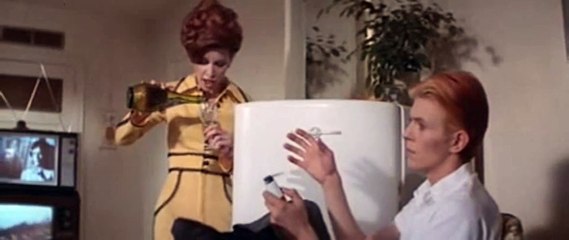 El hombre que cayó a la Tierra Tráiler VO