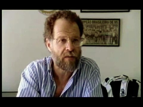 Notícias de uma Guerra Particular Cena