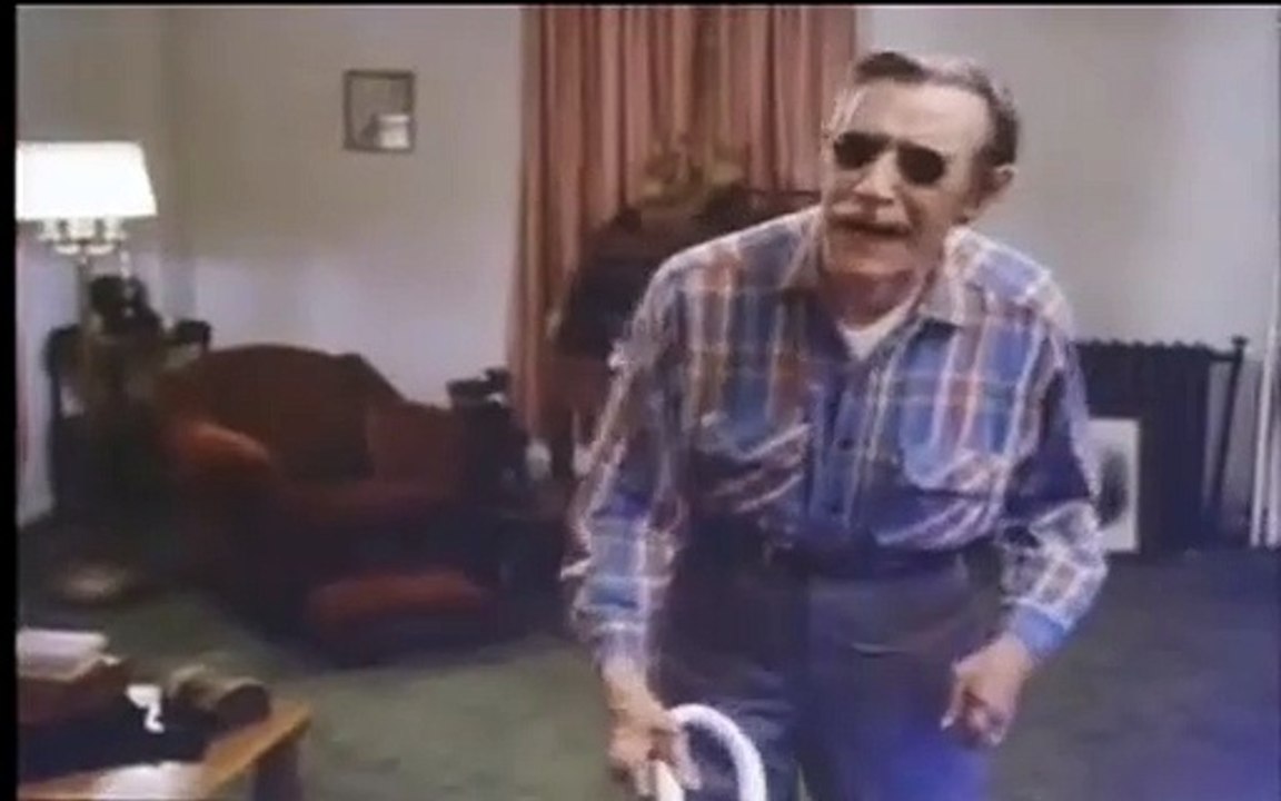 O Monstro do Armário Trailer Original