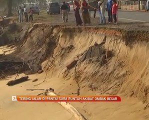 Tebing jalan di Pantai Sura runtuh akibat ombak besar