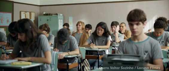 Hoje Eu Quero Voltar Sozinho Clipe