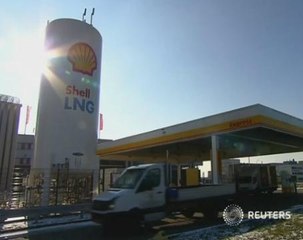 Shell ready for more cuts on weak oil
