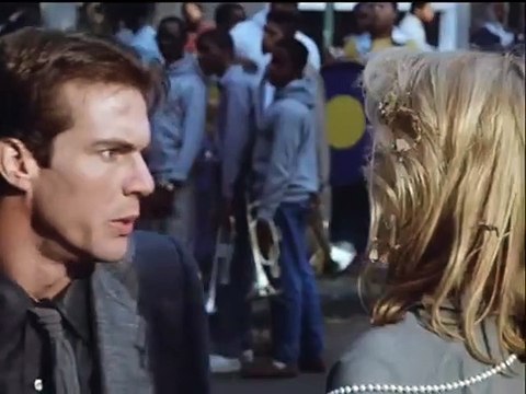 Querido detective Tráiler VO