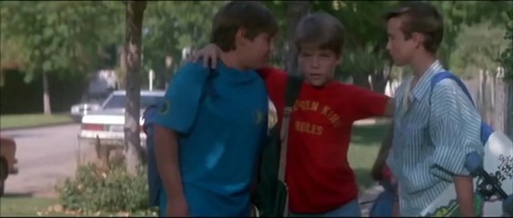 Deu a Louca nos Monstros Trailer Original