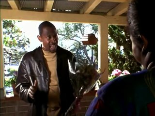 Um Tira Muito Suspeito Trailer Original