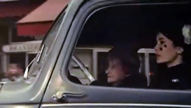 Les Violons du Bal Trailer Original