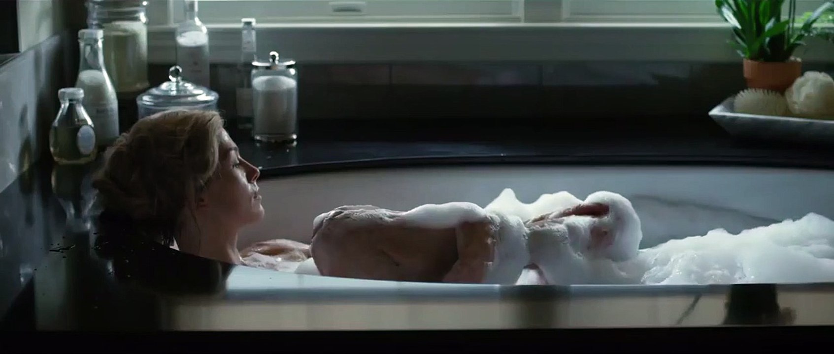 Garota Exemplar Trailer Legendado
