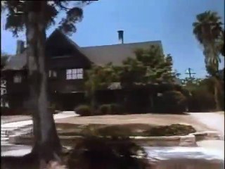 As Criaturas Atrás das Paredes Trailer Original