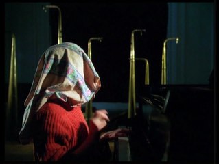 Oleg y las raras artes Tráiler VO