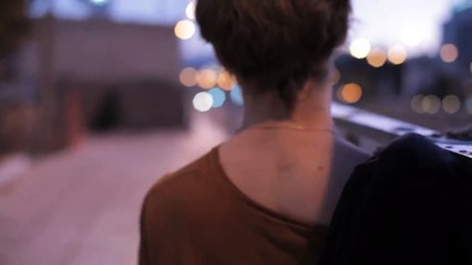 Boy Eating the Bird's Food Tráiler (2) VO