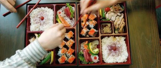 Amigos de más Tráiler