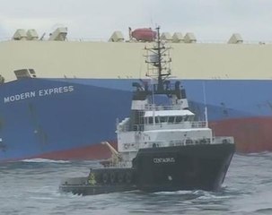 France begins towing drifting freighter to port