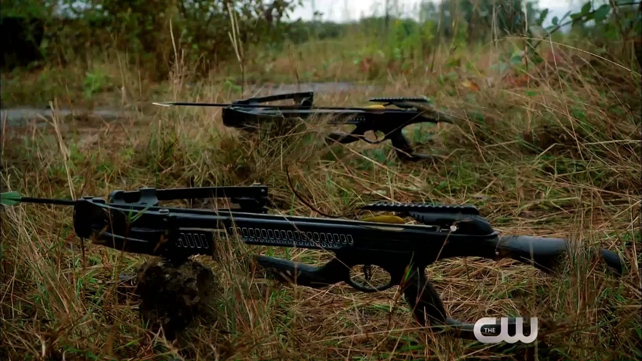 The Flash 1ª Temporada Trailer "Flash vs Arrow" Original