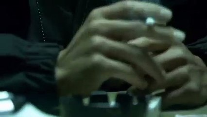 Caught in the crossfire Tráiler VO