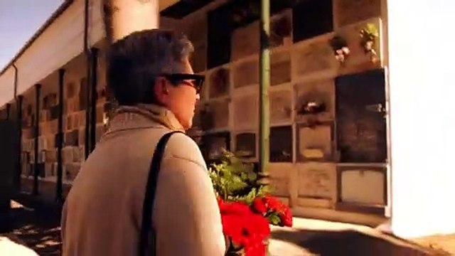 Flores para un espía Tráiler