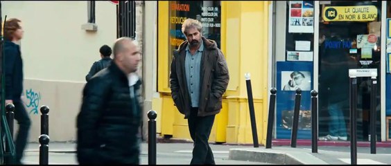 Em um Pátio em Paris Trailer Original