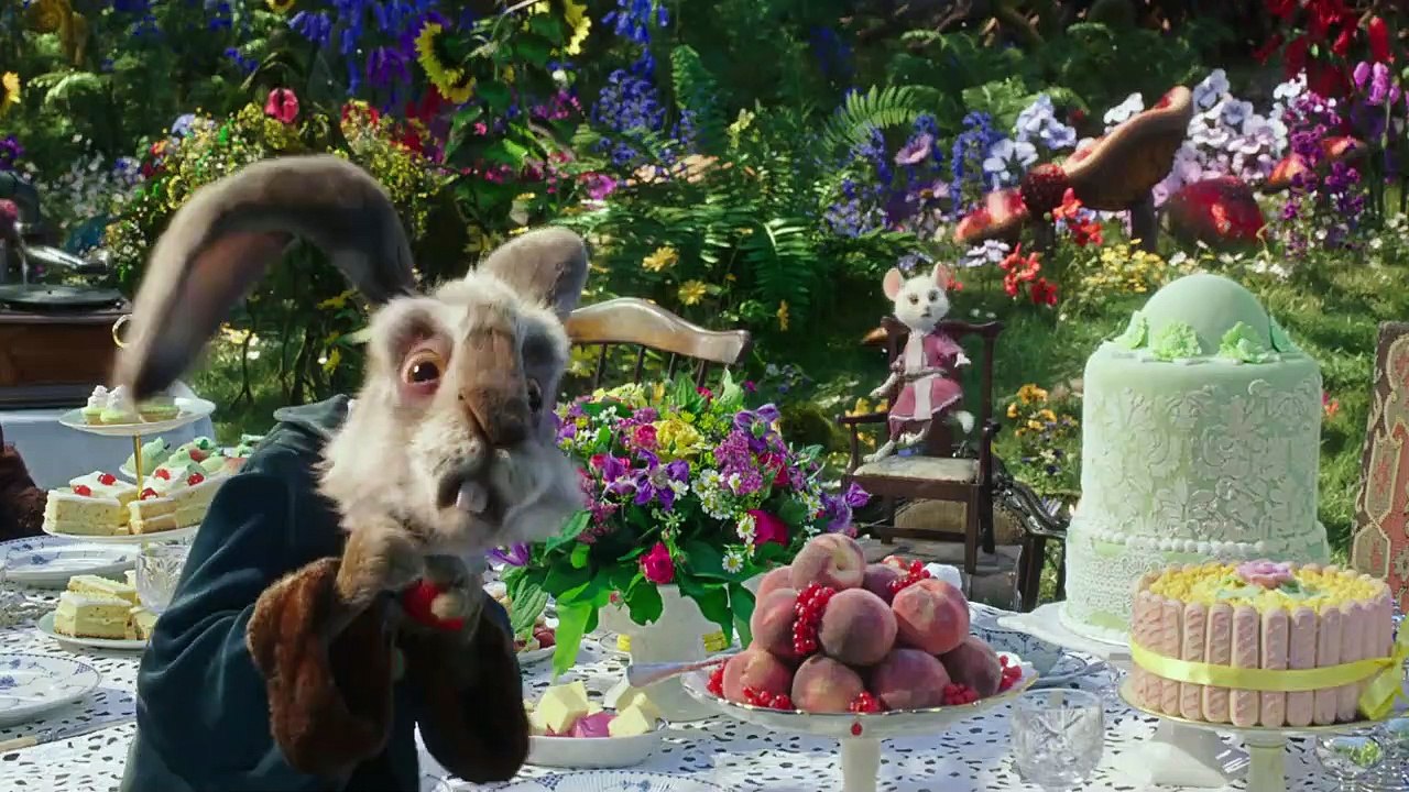 Alice Através do Espelho Trailer Original