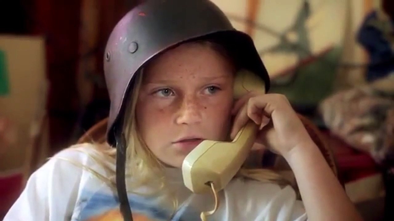 Kid-Thing Tráiler VO