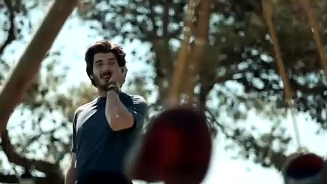 Bajo sospecha Tráiler (2) VO