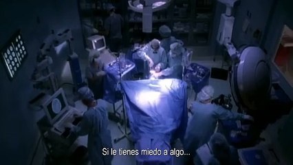 A dos metros bajo tierra Tráiler VO