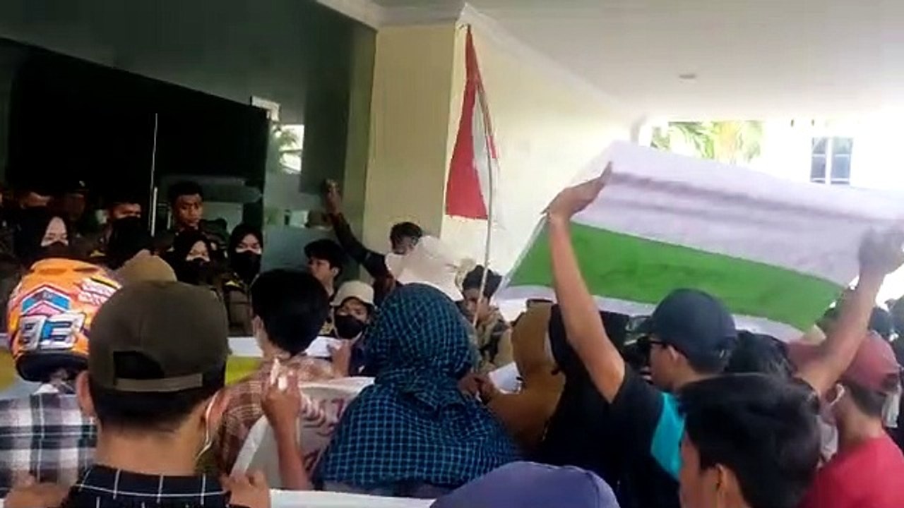Tuntut Rehabilitasi Korban Gempa, Warga dan Mahasiswa di Majene Unjuk Rasa