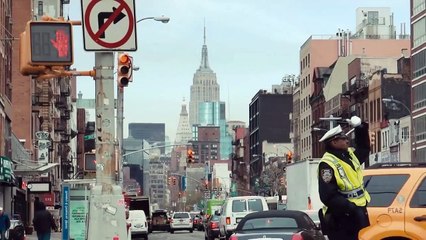 Uncle Howard Tráiler VO