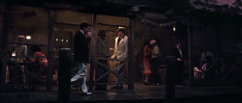 Vivir de noche Clip (3) VO