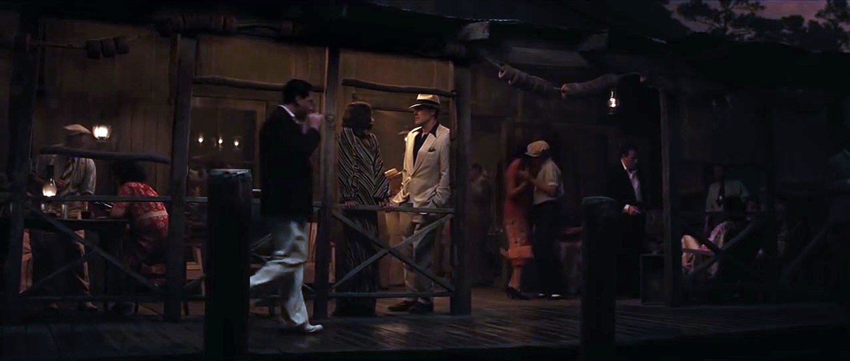 Vivir de noche Clip (3) VO