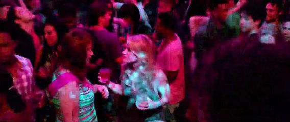 Una noche fuera de control Tráiler (2)