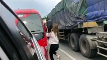 Viral, Aksi Kocak Cewek Cantik Saat Terkena Macet