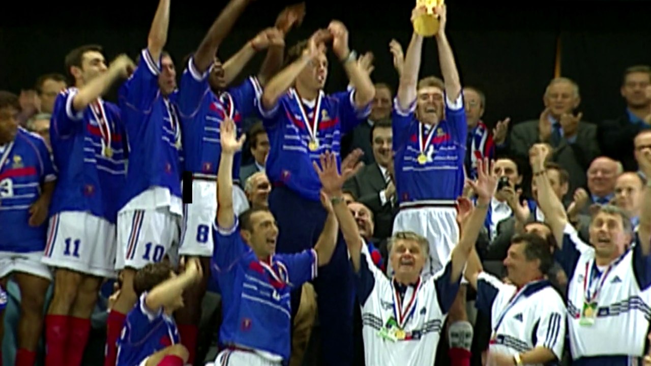 LES YEUX DANS LES BLEUS - c8