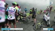 Zapping du 27/07 : Chris Froome arrêté par erreur par un gendarme sur le Tour de France