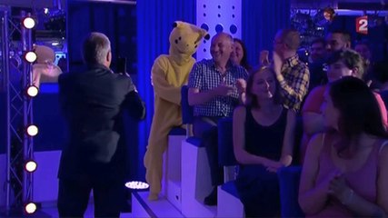 Le zapping du 29/08 : Même Laurent Ruquier chasse les Pokémon !