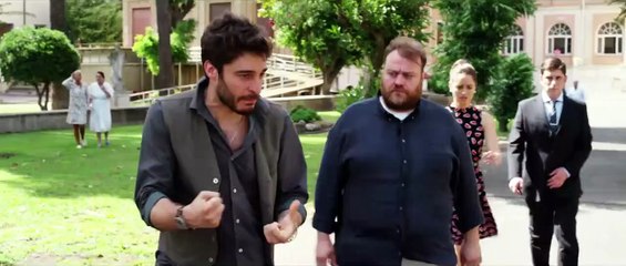 Una casa, la familia y un milagro Tráiler (3) VO