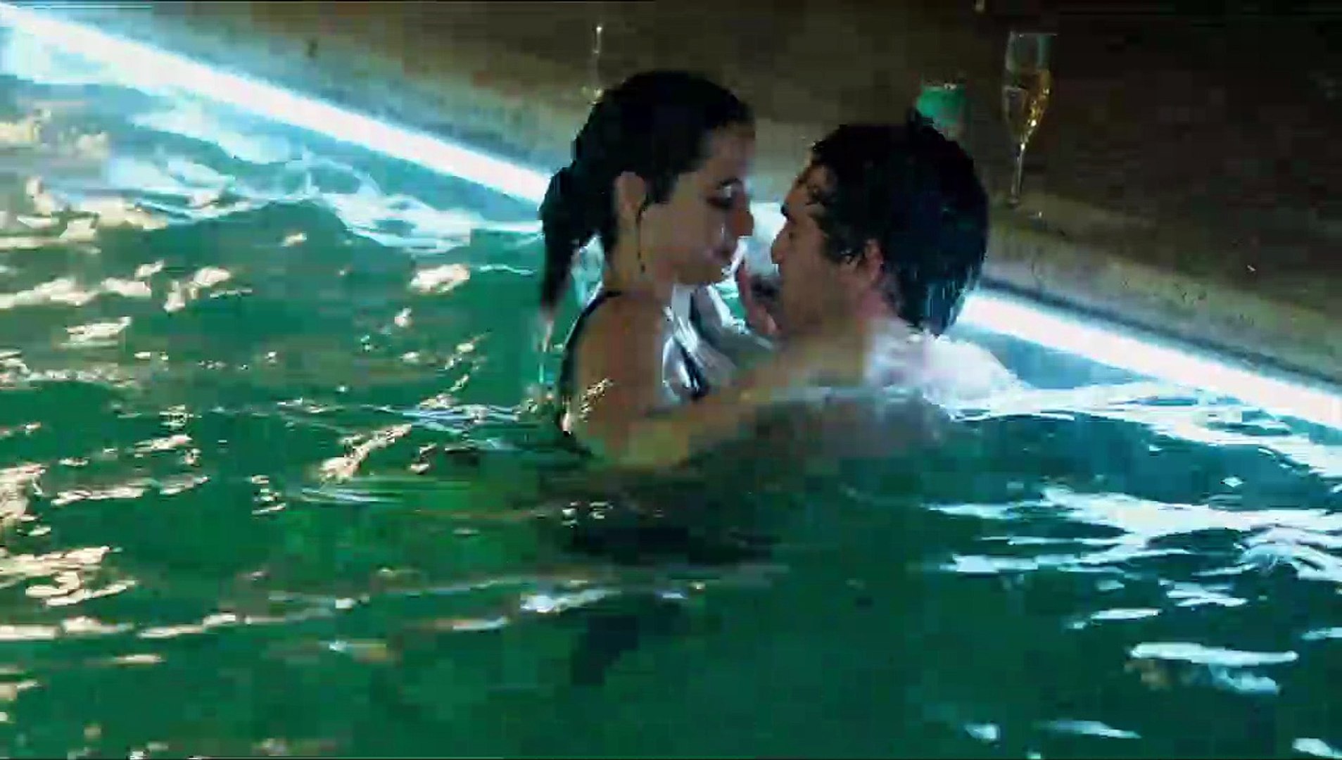 Ana de Armas gropes Ben Affleck in 'Deep Water' trailer