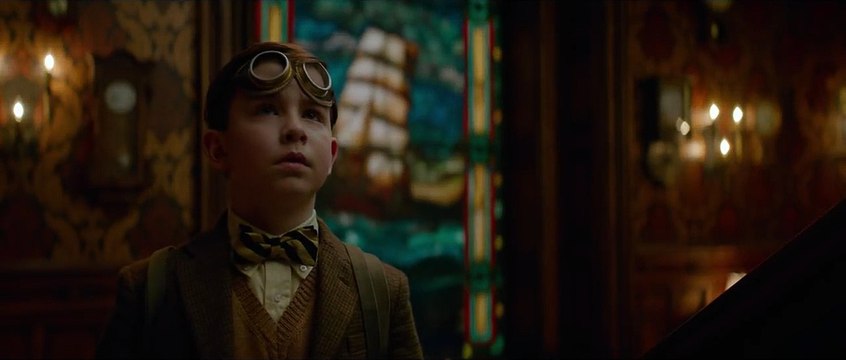 La casa del reloj en la pared Tráiler (2)