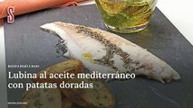 Vídeo Receta: Lubina al aceite mediterráneo con patatas doradas