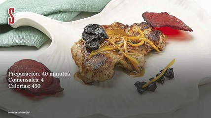 Vídeo Receta: Pechuga de pavo a la naranja con ajos negros y crujiente de remolacha