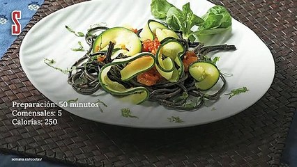 Vídeo Receta: Cintas de calabacín con pasta de sepia
