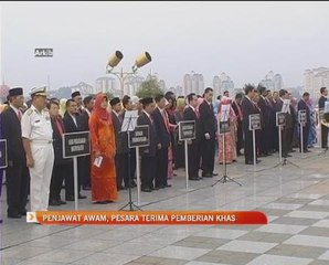 Penjawat awam, pesara terima pemberian khas