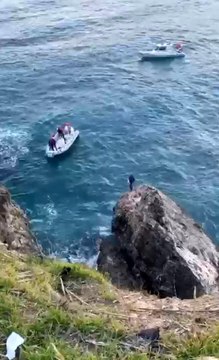 Balık avlarken falezlerde mahsur kalan amatör balıkçı için kurtarma operasyonu